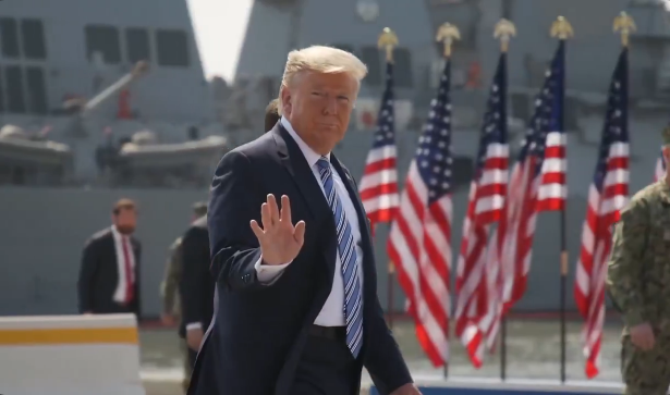 Трамп планує влаштувати на свій день народження дуже дорогий парад